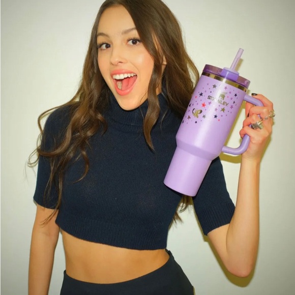 Écharpe Officielle Olivia Rodrigo - LIKE THE OTHER PROM QUEENS - Produit Sous Licence écharpe Promo Queens